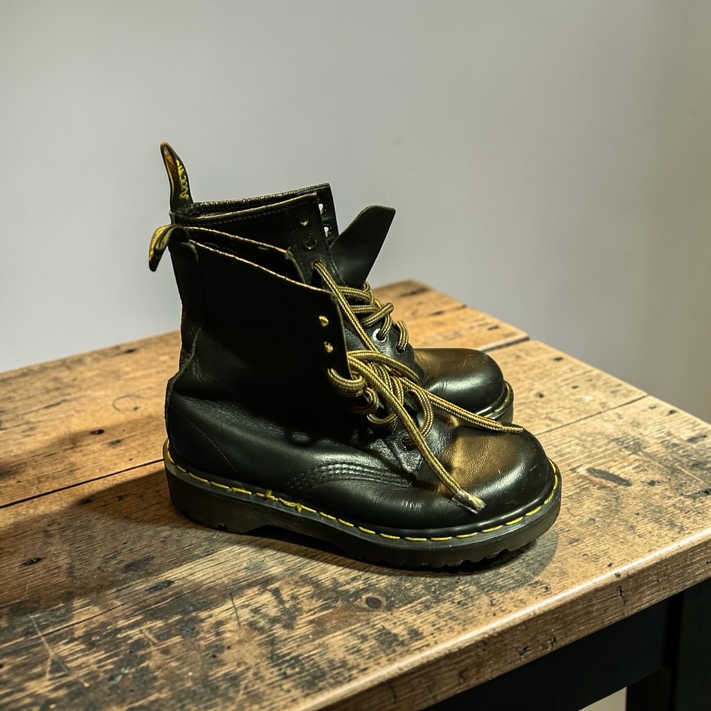 Vintage 90s Dr Martens Original AirWare Black Leather Boots Made in England US6